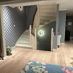 Spacious - High Quality - Villa With Host For Ons