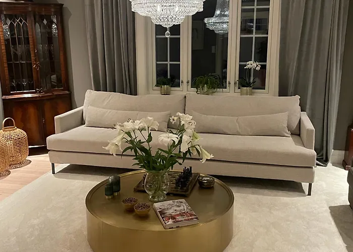 Spacious - High Quality - Villa With Host For Ons